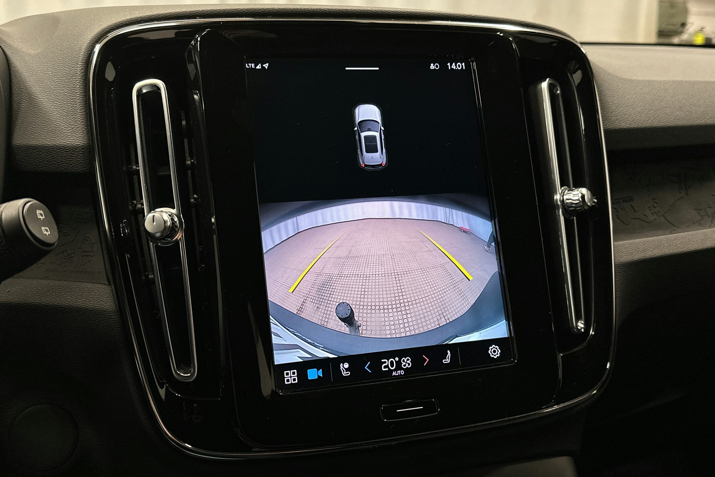 hopea Volvo XC40 2023 kuva 30.