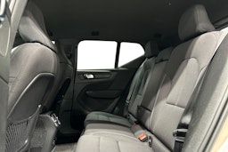 harmaa Volvo XC40 2023 kuva 8.