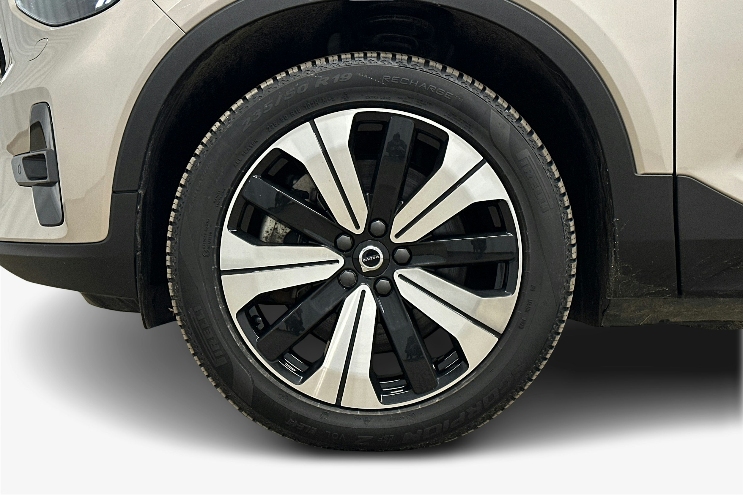 harmaa Volvo XC40 2023 kuva 9.