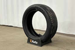 harmaa Volvo XC40 2023 kuva 10.