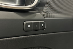 harmaa Volvo XC40 2023 kuva 16.