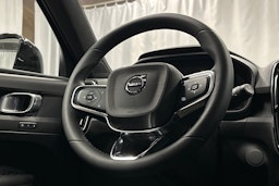 harmaa Volvo XC40 2023 kuva 17.