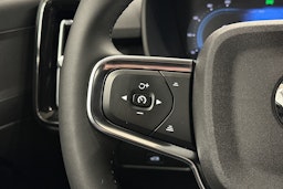 harmaa Volvo XC40 2023 kuva 18.