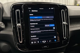 harmaa Volvo XC40 2023 kuva 23.