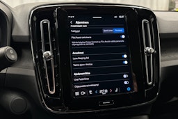 harmaa Volvo XC40 2023 kuva 24.