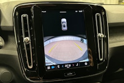 harmaa Volvo XC40 2023 kuva 26.