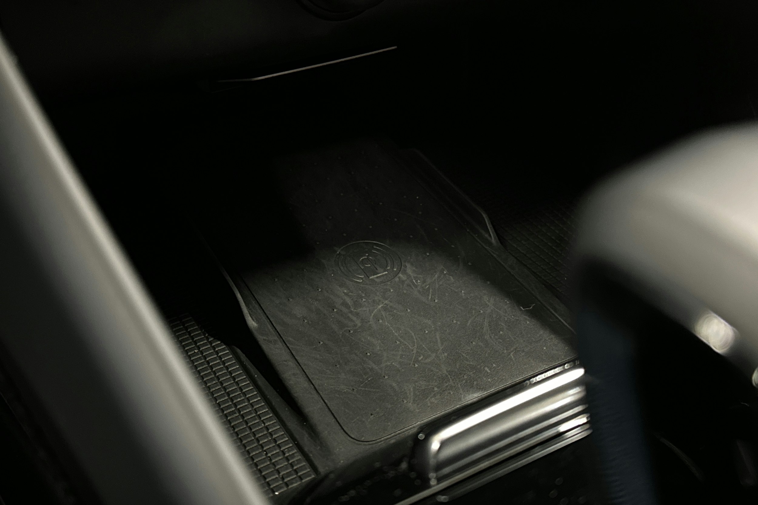 harmaa Volvo XC40 2023 kuva 27.