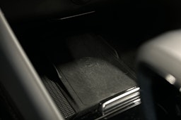 harmaa Volvo XC40 2023 kuva 27.