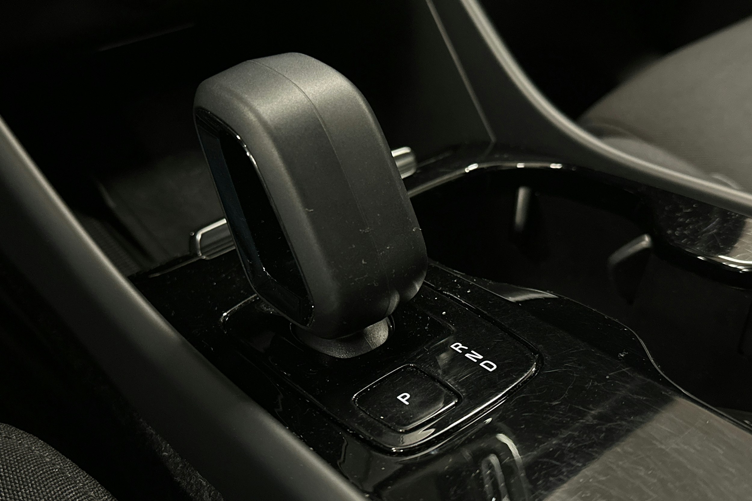 harmaa Volvo XC40 2023 kuva 28.