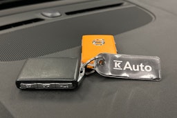 harmaa Volvo XC40 2023 kuva 29.