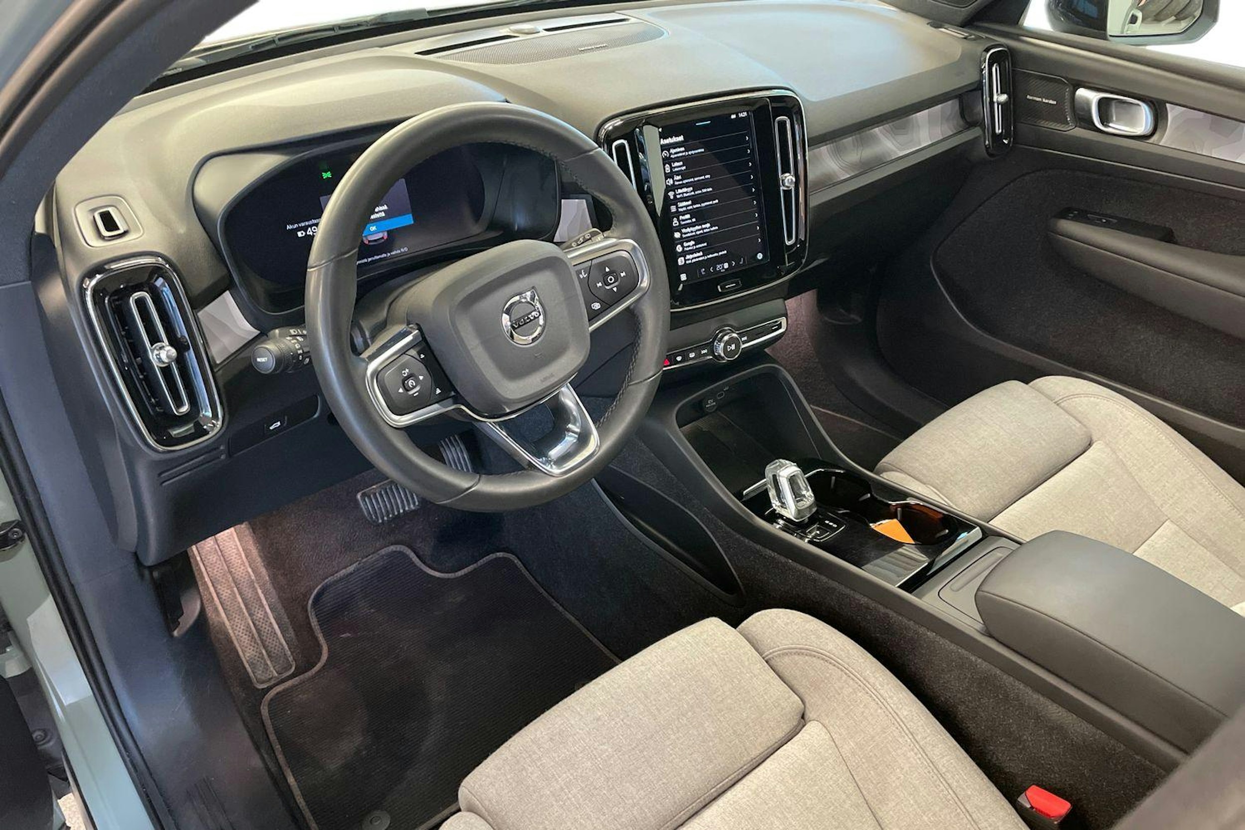 vihreä Volvo XC40 2023 kuva 7.