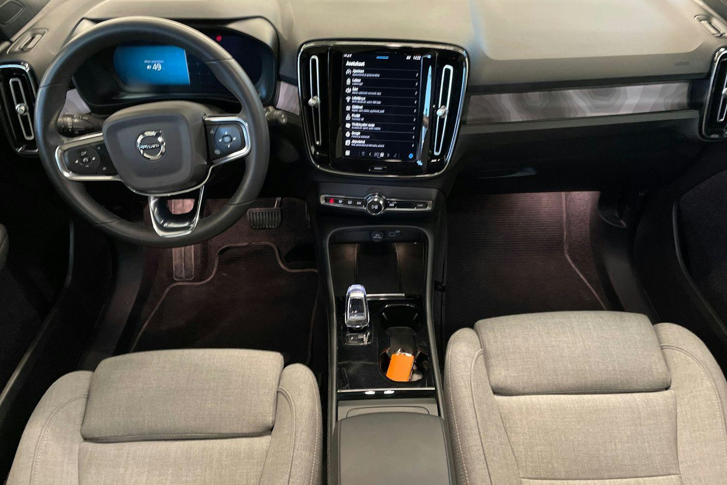 vihreä Volvo XC40 2023 kuva 9.