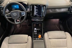 vihreä Volvo XC40 2023 kuva 9.