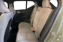 vihreä Volvo XC40 2023 kuva 10.