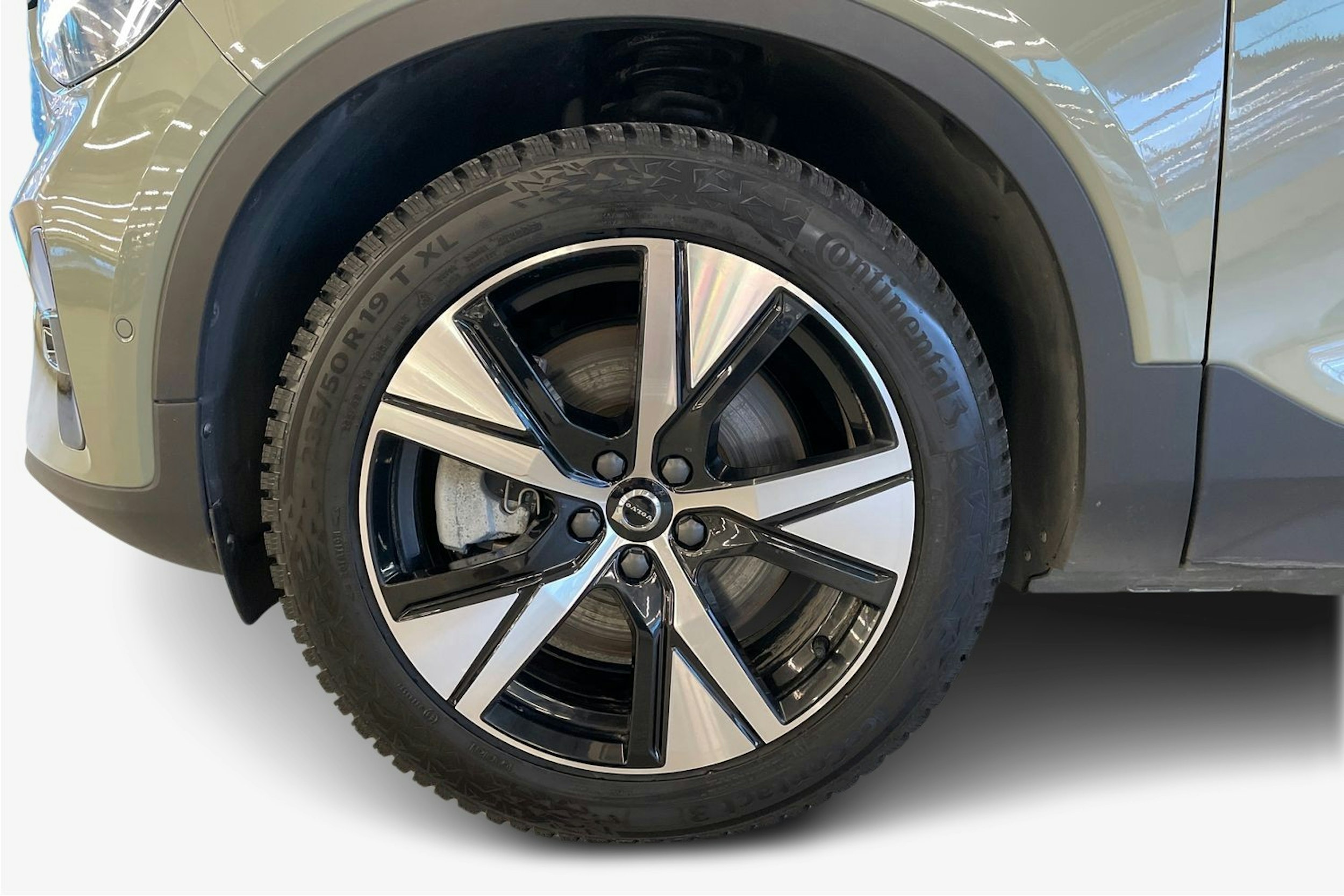 vihreä Volvo XC40 2023 kuva 11.