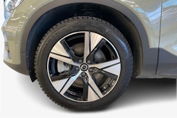 vihreä Volvo XC40 2023 kuva 11.