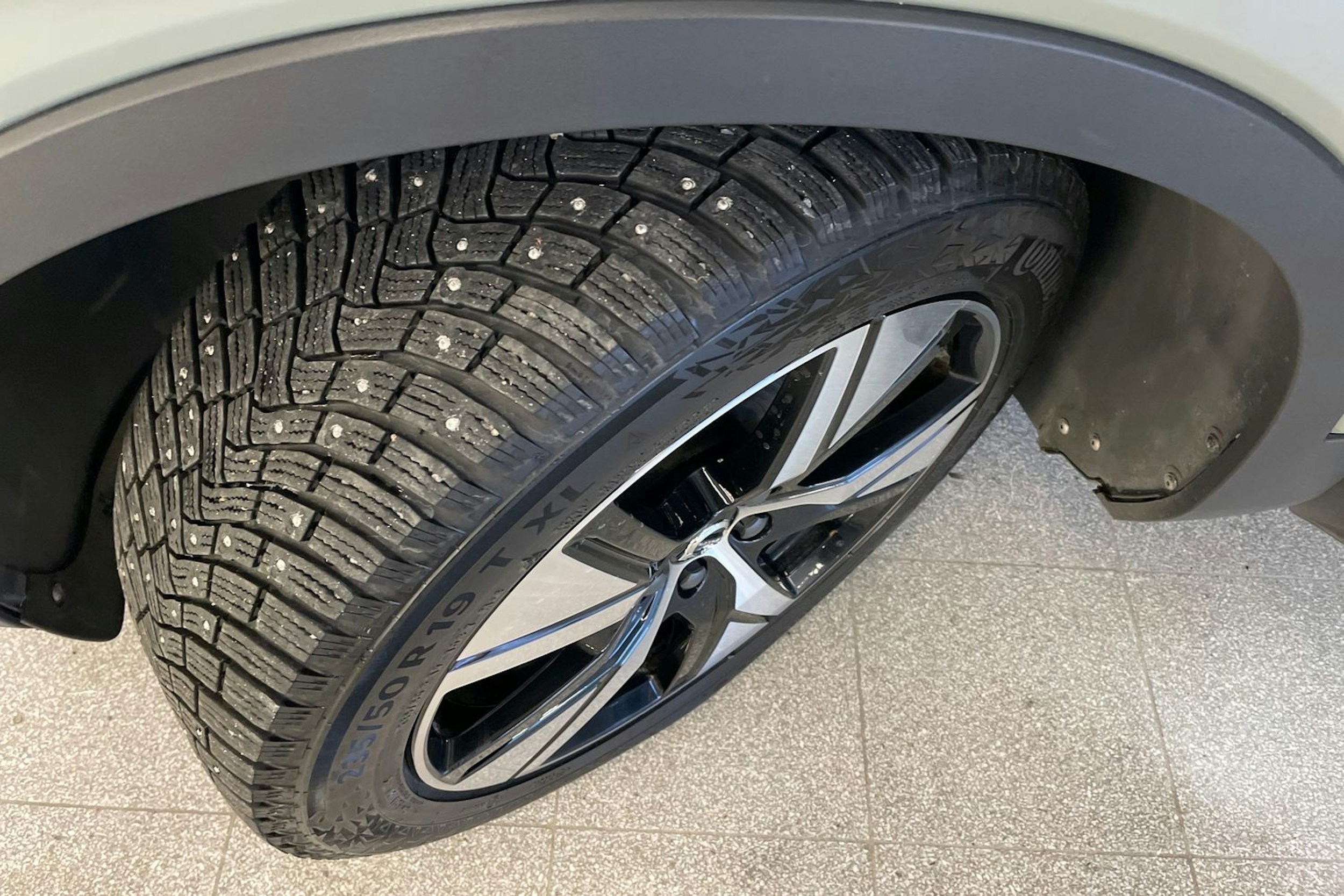 vihreä Volvo XC40 2023 kuva 14.