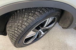 vihreä Volvo XC40 2023 kuva 14.