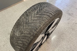 vihreä Volvo XC40 2023 kuva 15.