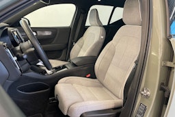 vihreä Volvo XC40 2023 kuva 16.