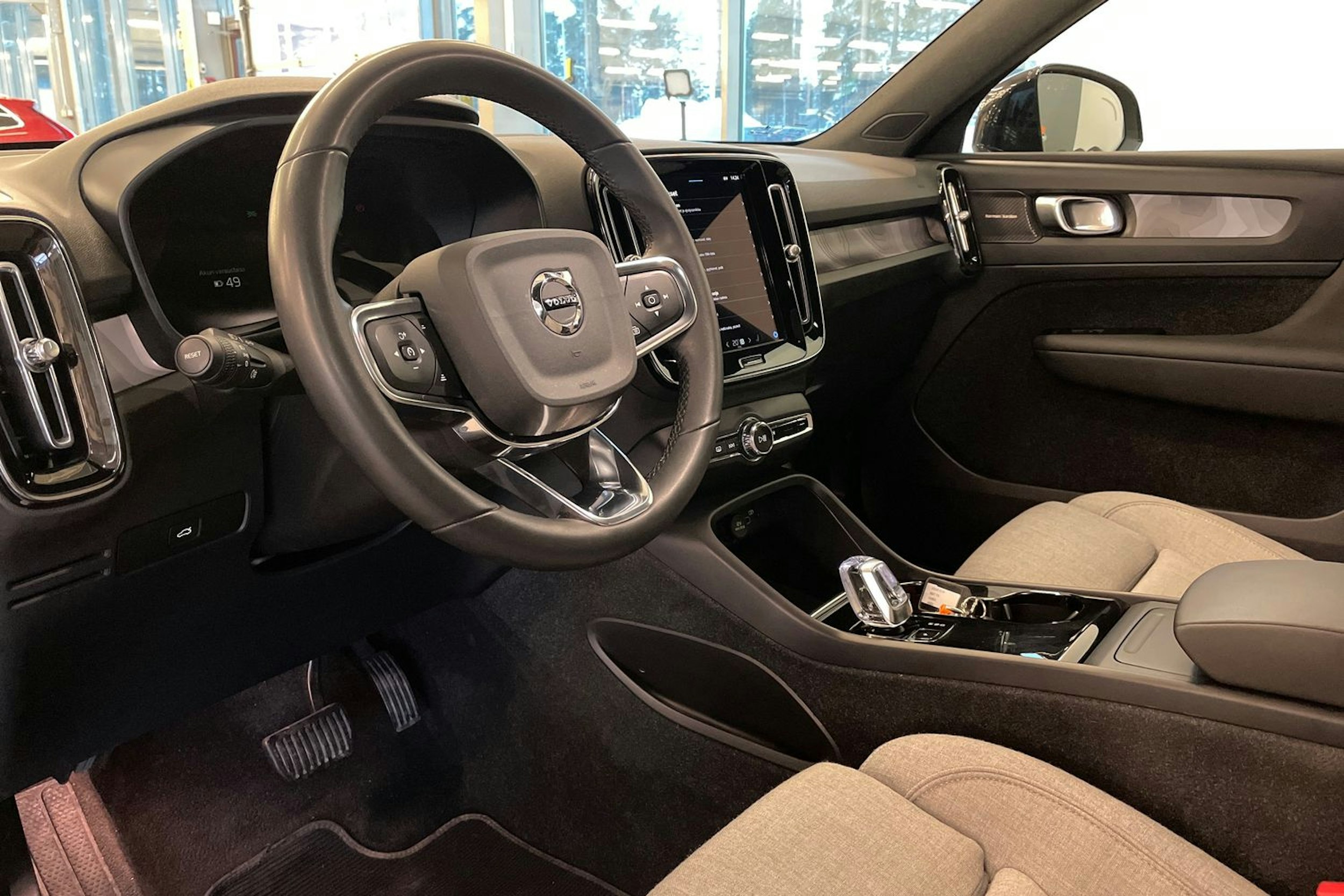 vihreä Volvo XC40 2023 kuva 18.