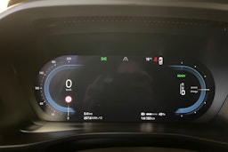 vihreä Volvo XC40 2023 kuva 19.