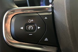 vihreä Volvo XC40 2023 kuva 20.