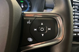 vihreä Volvo XC40 2023 kuva 21.