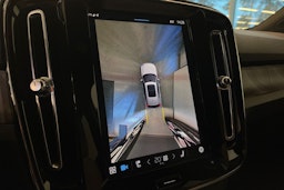 vihreä Volvo XC40 2023 kuva 22.