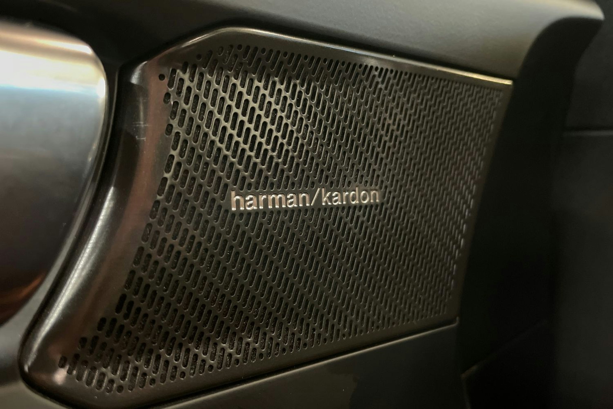 vihreä Volvo XC40 2023 kuva 24.