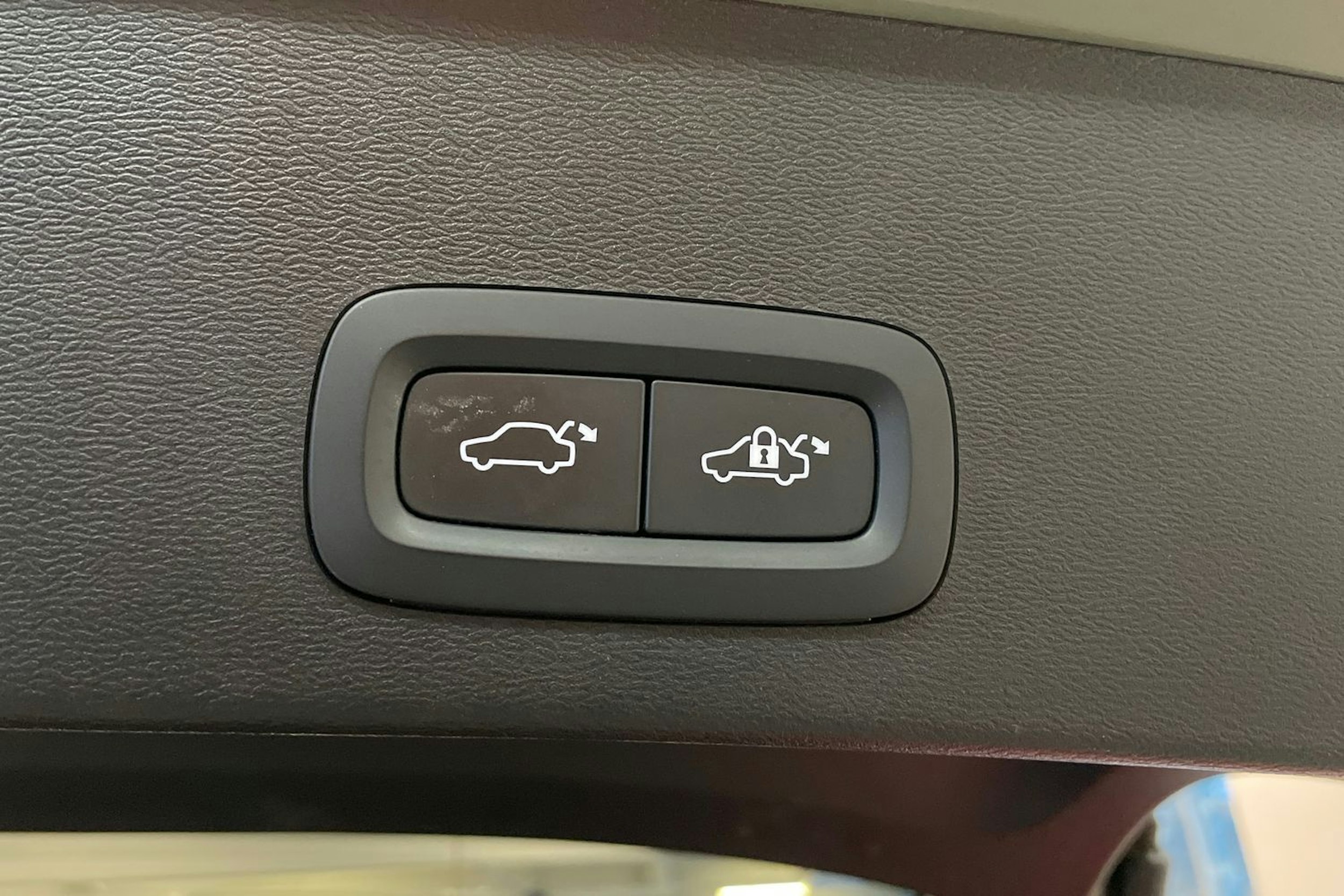 vihreä Volvo XC40 2023 kuva 27.