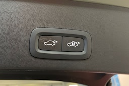 vihreä Volvo XC40 2023 kuva 27.