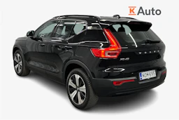 musta Volvo XC40 2023 kuva 3.