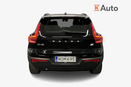 musta Volvo XC40 2023 kuva 4.