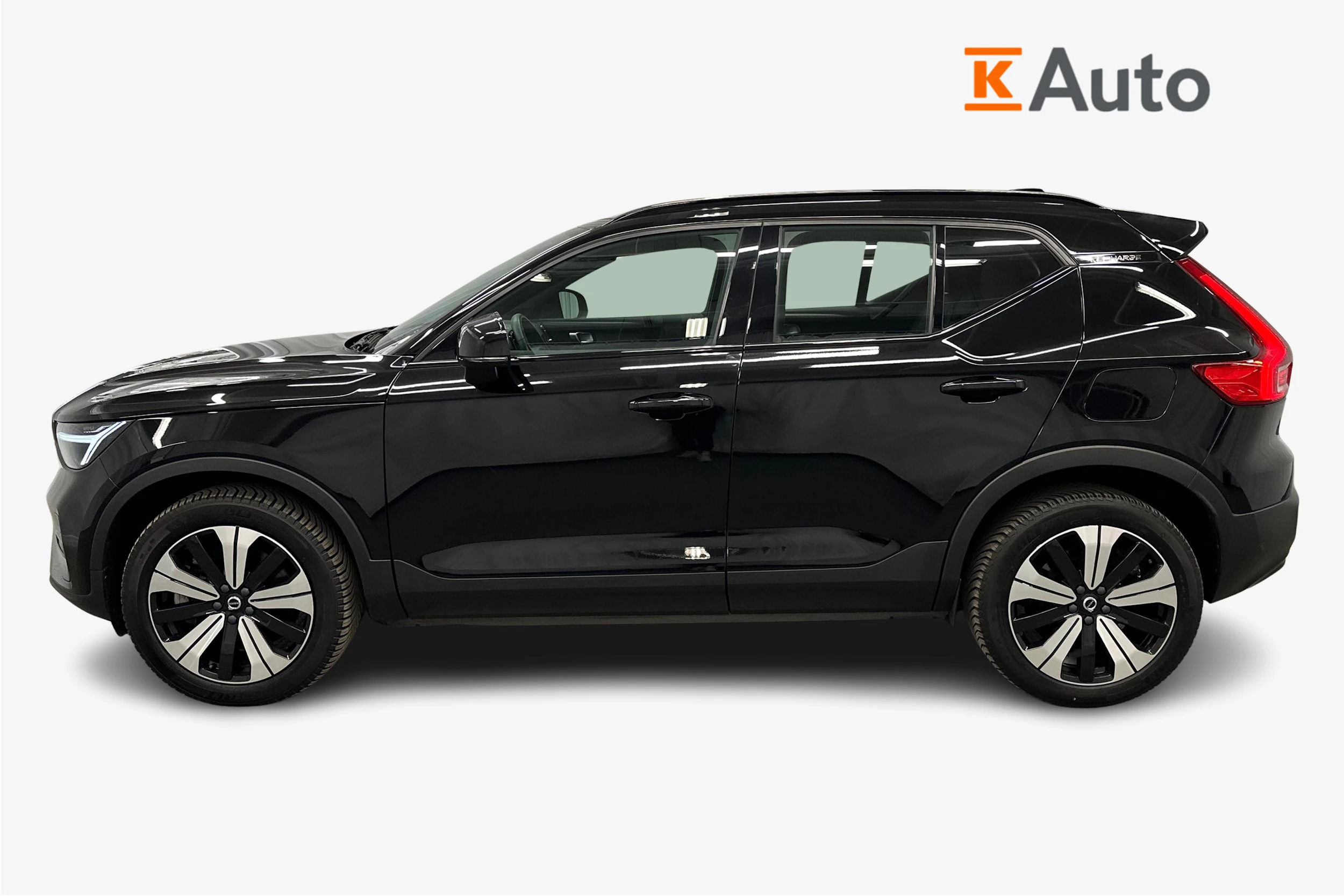 musta Volvo XC40 2023 kuva 7.