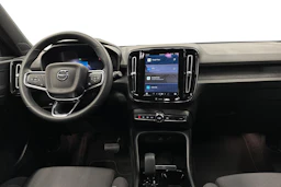 musta Volvo XC40 2023 kuva 9.