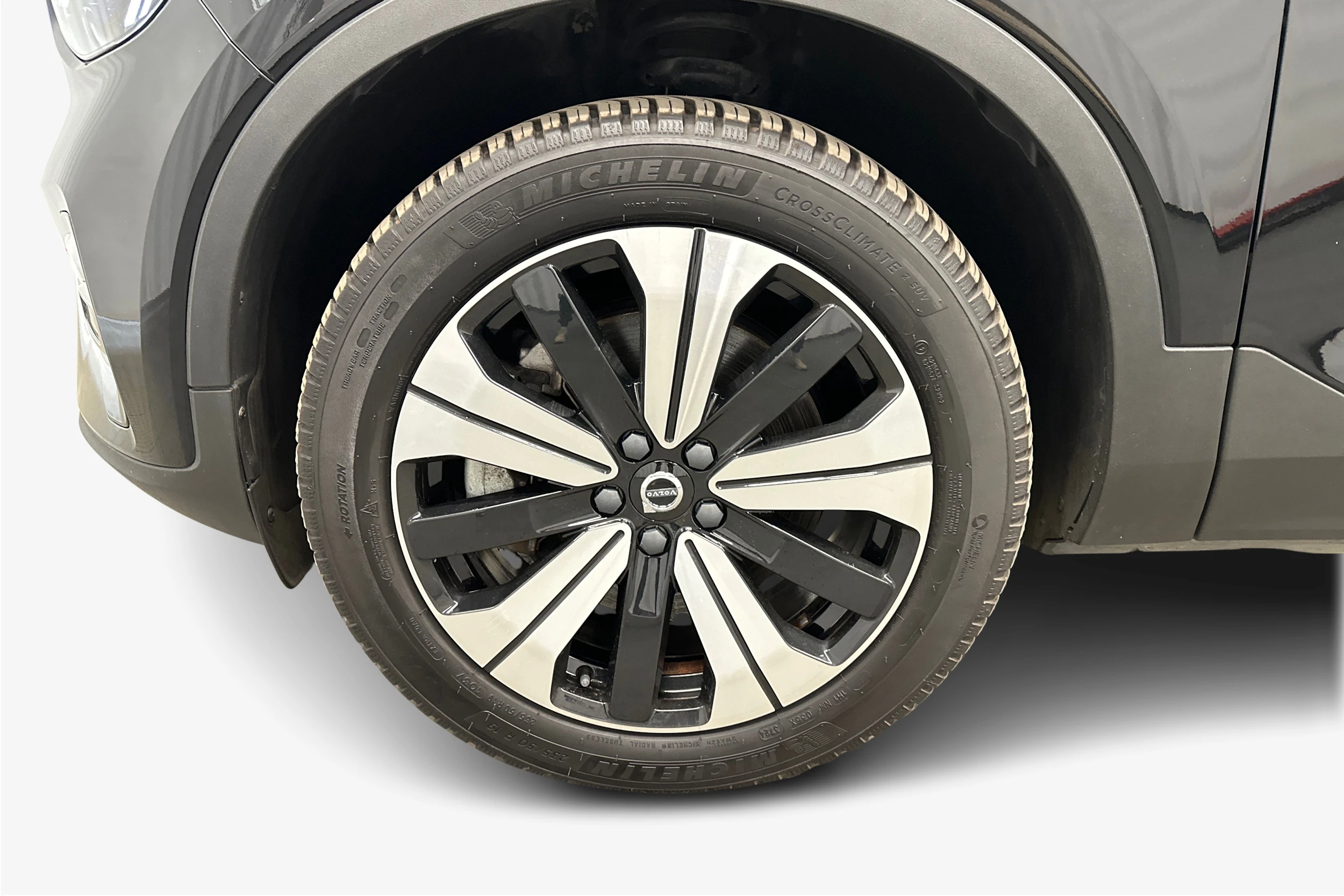 musta Volvo XC40 2023 kuva 12.