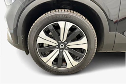 musta Volvo XC40 2023 kuva 12.