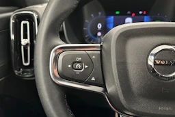 musta Volvo XC40 2023 kuva 15.