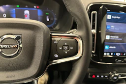 musta Volvo XC40 2023 kuva 16.