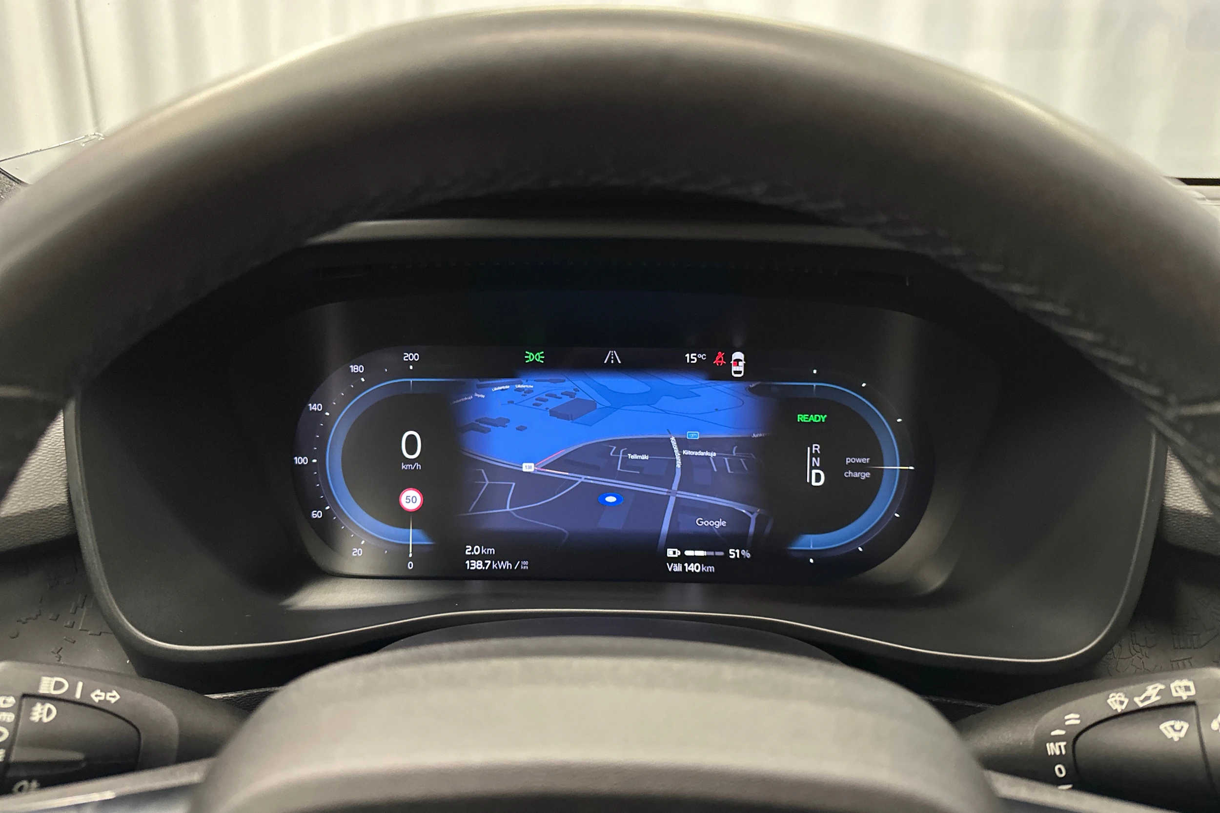 musta Volvo XC40 2023 kuva 17.