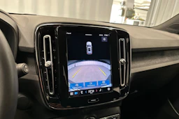 musta Volvo XC40 2023 kuva 19.