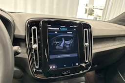 musta Volvo XC40 2023 kuva 21.