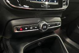 musta Volvo XC40 2023 kuva 22.