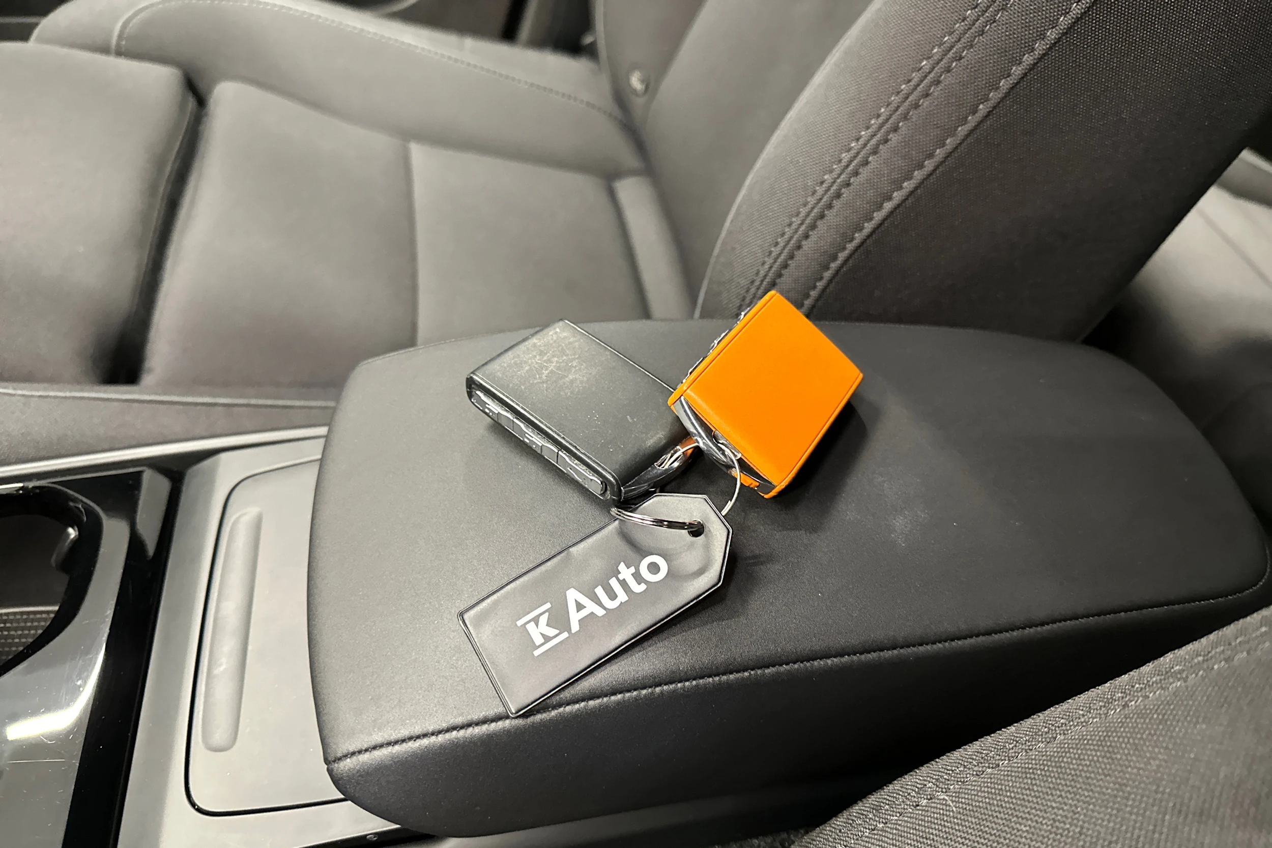 musta Volvo XC40 2023 kuva 27.