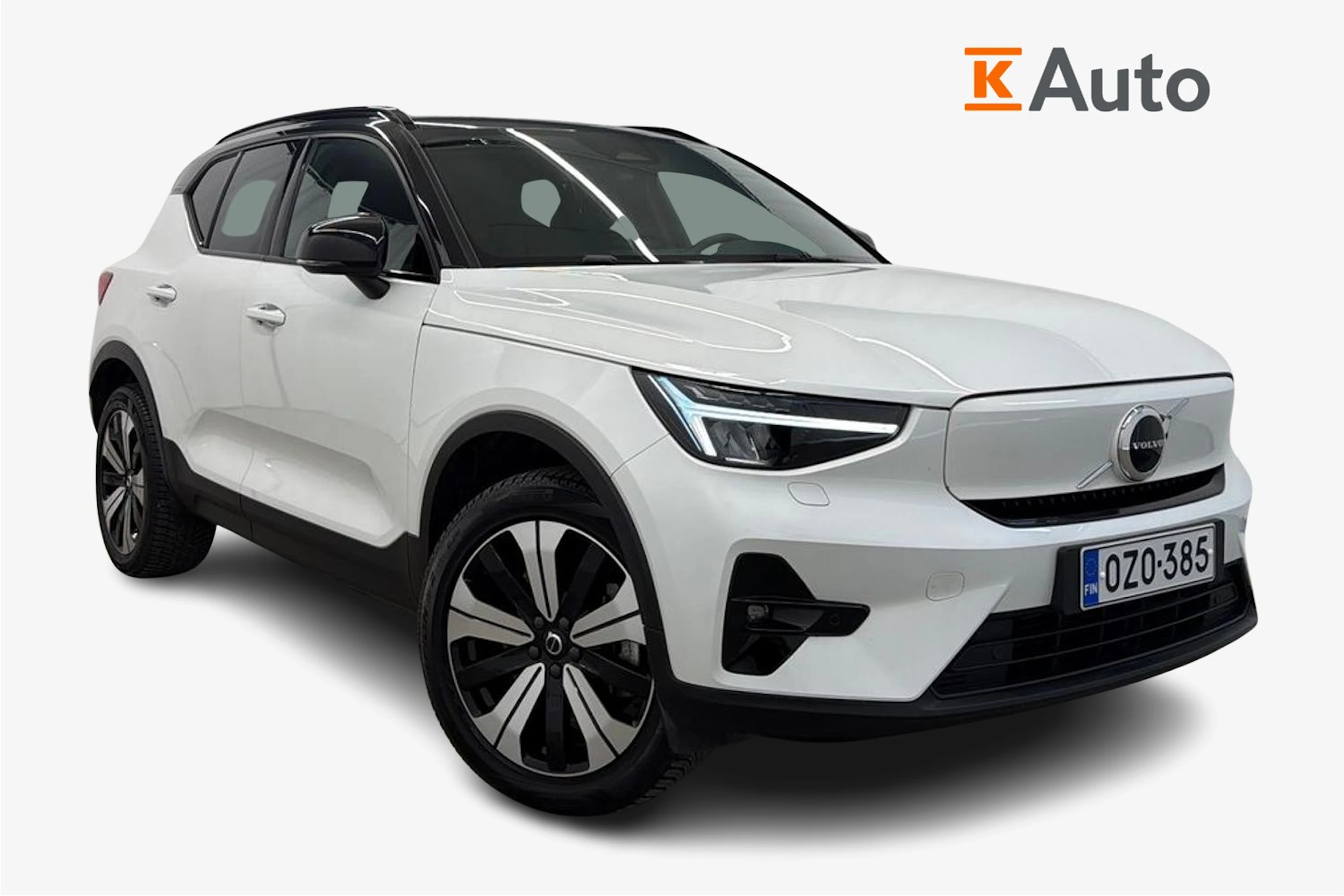 valkoinen Volvo XC40 2023 kuva 1.