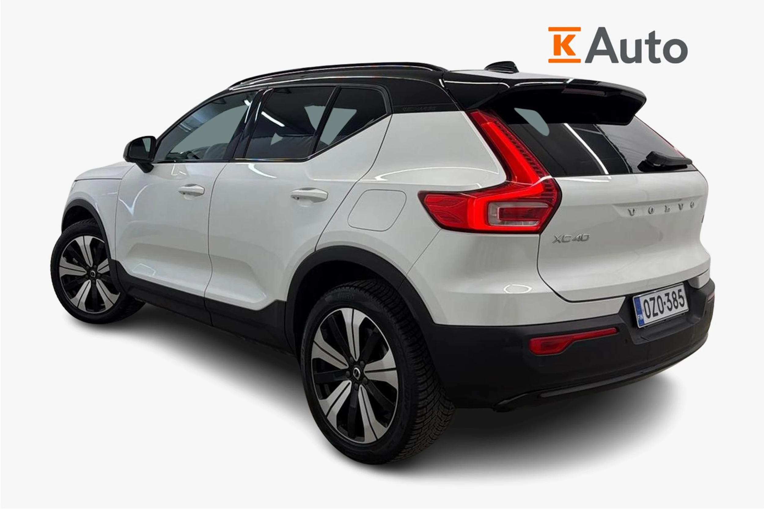 valkoinen Volvo XC40 2023 kuva 2.