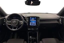 valkoinen Volvo XC40 2023 kuva 7.