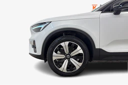 valkoinen Volvo XC40 2023 kuva 9.