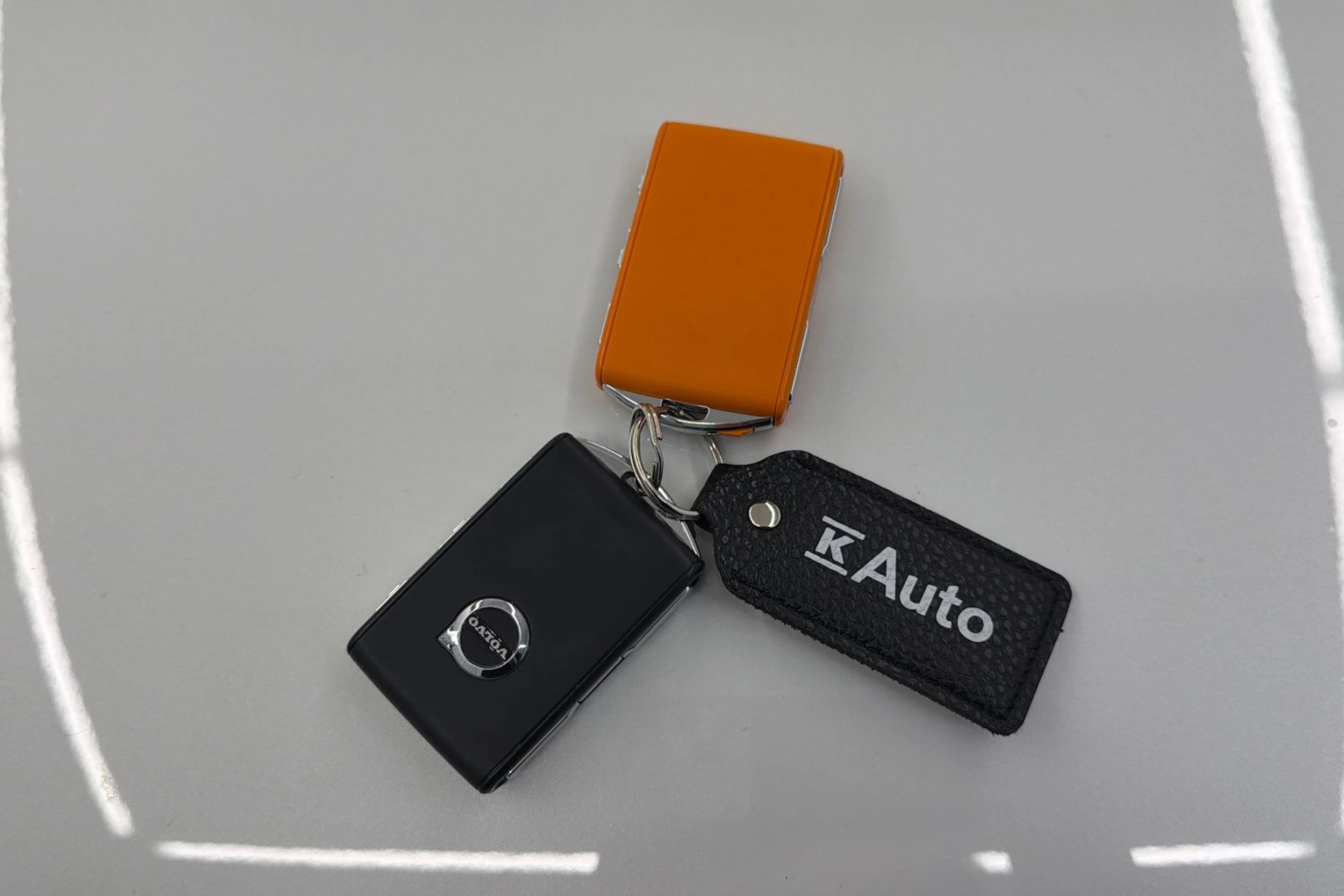 valkoinen Volvo XC40 2023 kuva 34.